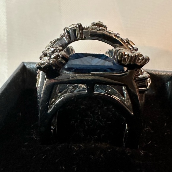 Vintage large black CZ sapphire and diamond cocktail ring - Picture 6 of 10